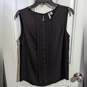 Black sleeveless women's bouse size small